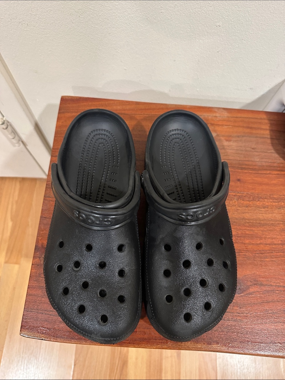 CROCS Classic men’s/womens Black Foam Clogs